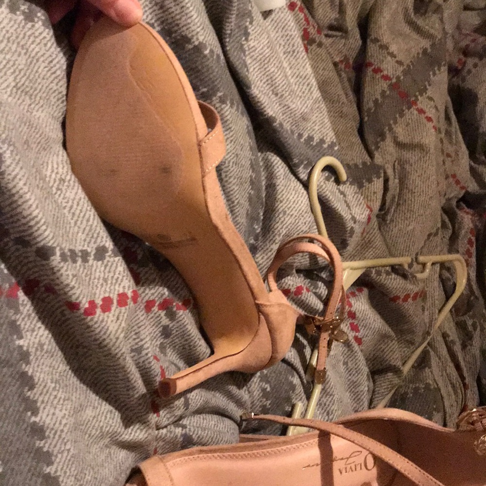 Heels - Picture 2 of 3
